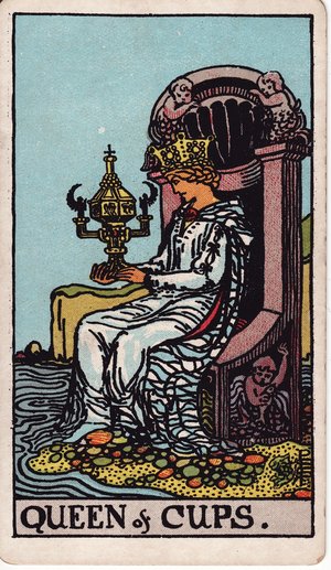 ウェイト版タロット「カップのクイーン」1909年原画